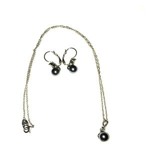 Avon necklace and earring set